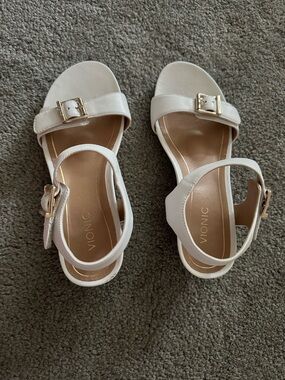 Vionic Frances Women's White
Leather Wedge Sandal Size 6.5